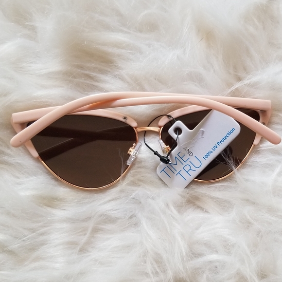 Time And Tru Pink Cateye Sunglasses - Picture 3 of 4